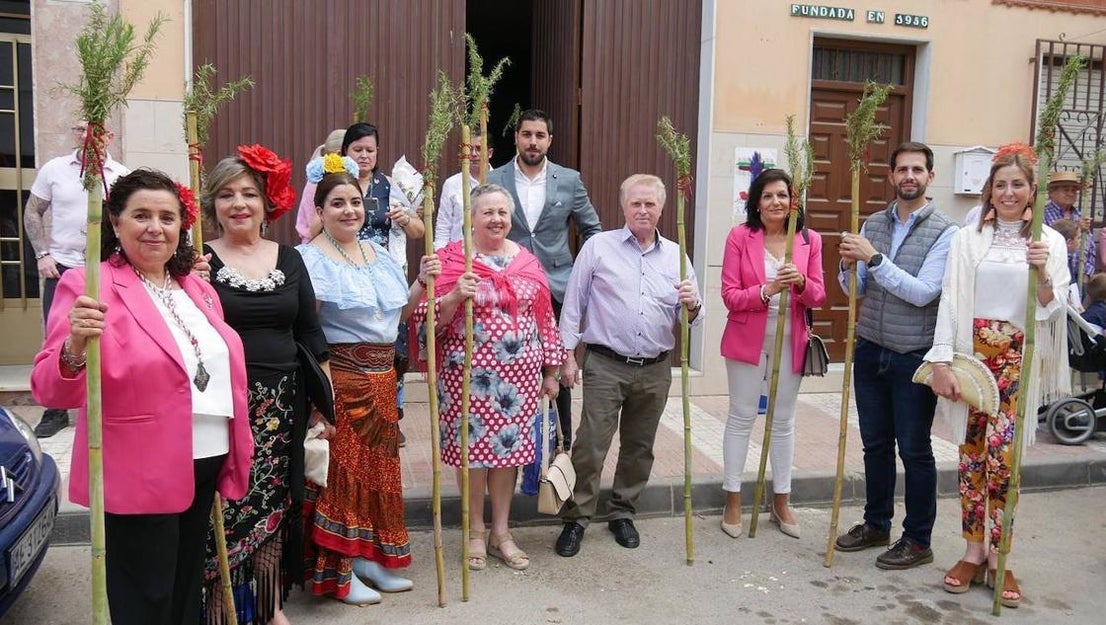 Adra rinde honores a la Virgen del Rocío en la 'pará rociera'