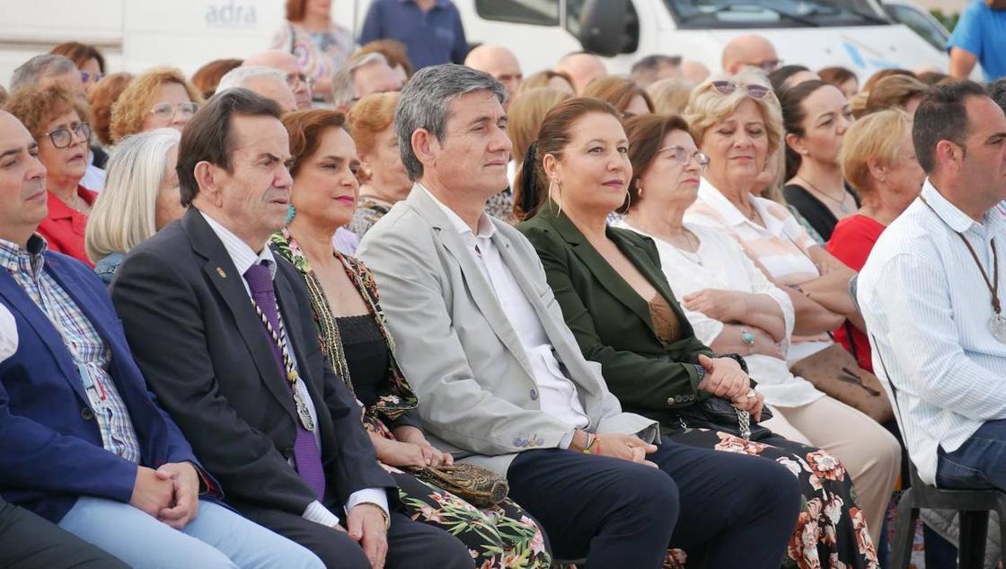 Adra rinde honores a la Virgen del Rocío en la 'pará rociera'