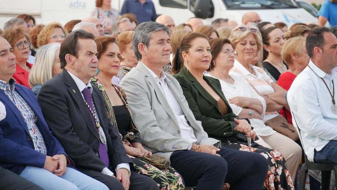 Adra rinde honores a la Virgen del Rocío en la 'pará rociera'