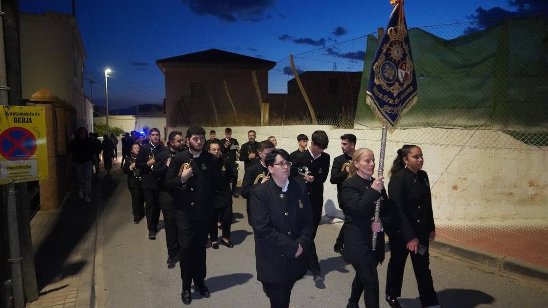 San Isidro y Santa Rita desfilan en Berja