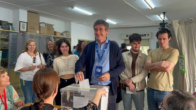 Manuel Cortés logra mayoría absoluta con casi el 80 por ciento del voto escrutado
