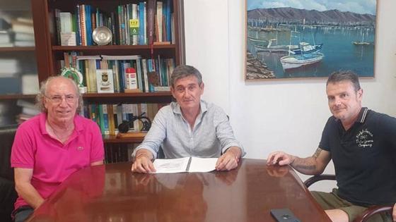 Cortés plantea un proyecto «muy ambicioso» para el CF Adra