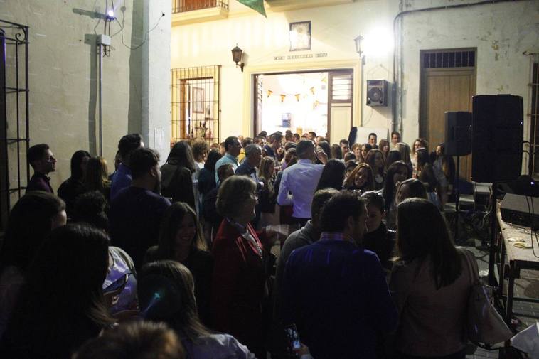 La patrona de Berja abre las puertas de su caseta de feria