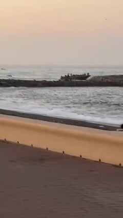 Localizan una patera en la playa del Censo de Adra
