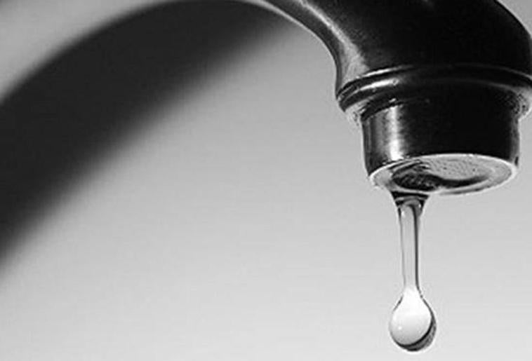 Una avería en los depósitos deja a cientos de vecinos sin agua en Adra