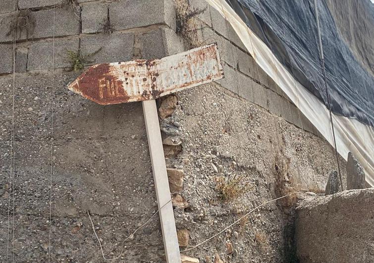 Los vecinos de Fuente Ahijado denuncian la «dejadez» del Ayuntamiento