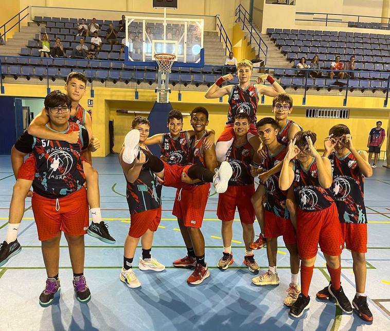 El CD Baloncesto Adra contó, en la pasada temporada, con 200 jugadores inscritos.