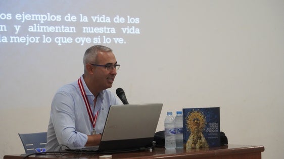 Sale a la luz la primera imagen fotográfica de la patrona de Berja
