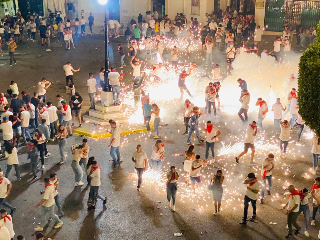 Dalías arde en pólvora y diversión