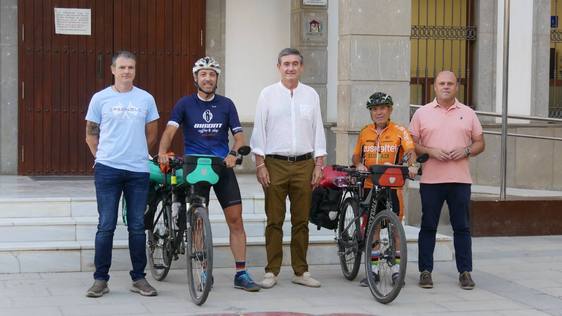 La 'Vuelta a Andalucía en silencio' hace parada en Adra