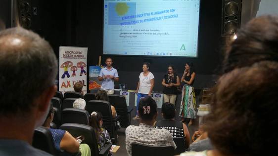 Las familias de Adra toman conciencia de las dificultades en el aprendizaje