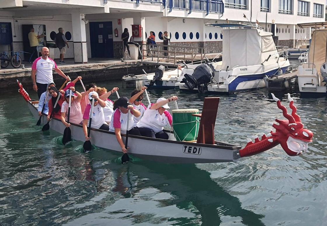 El 'bote dragón' que regenera cuerpo y mente en Adra