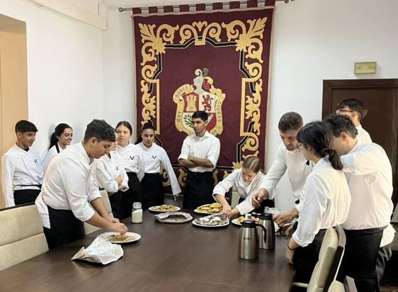 Alumnos del IES Villavieja elaboran comida para llevar