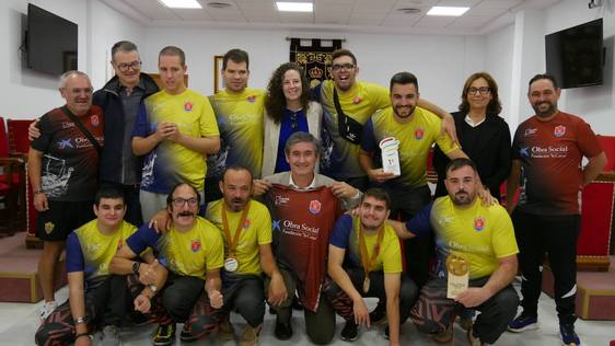 El alcalde recibe a los campeones de España de fútbol sala adaptado