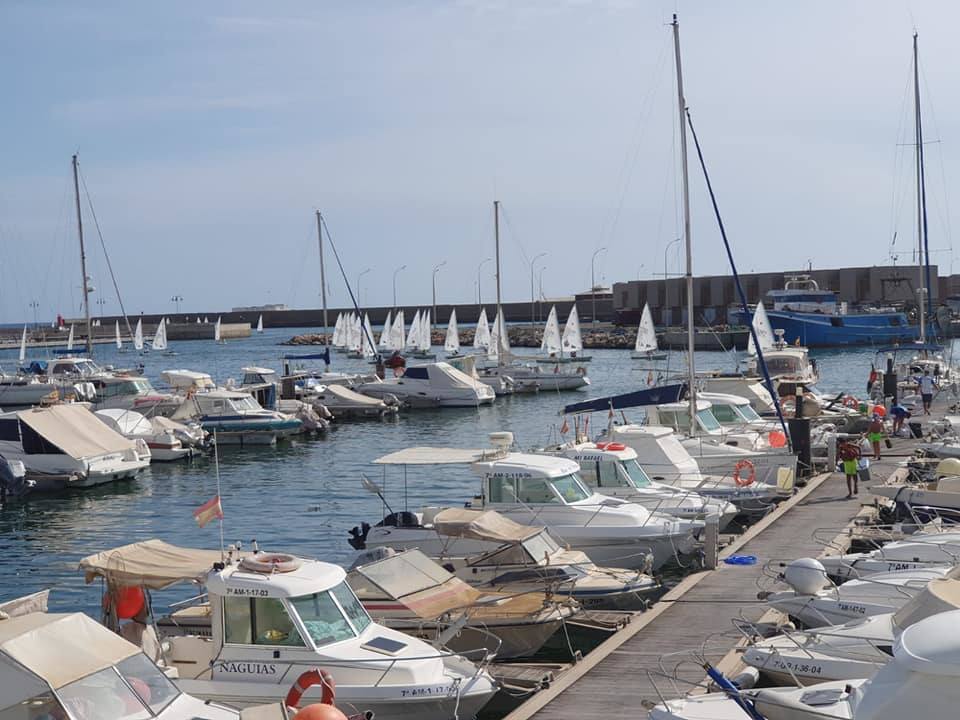 El Club Náutico organiza un concurso de pesca de calamar