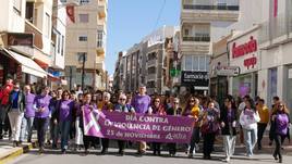 Adra sale a la calle por el 25-N: «Ni una más»