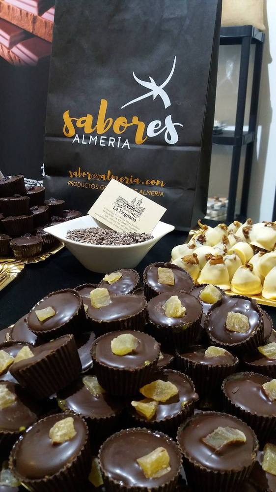 La Virgitana enseña a hacer bombones a los más pequeños