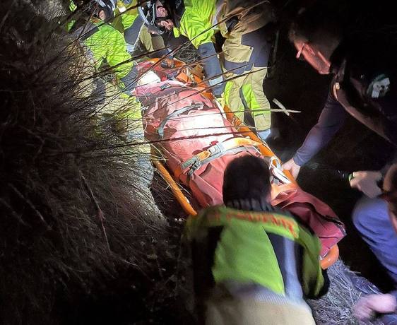 Rescatan a un parapentista en un barranco de Adra
