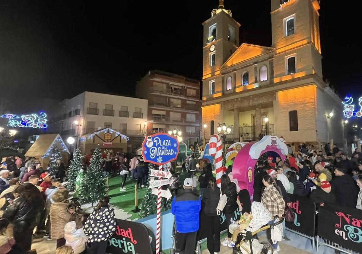 Berja instala un poblado navideño en la Plaza de la Constitución