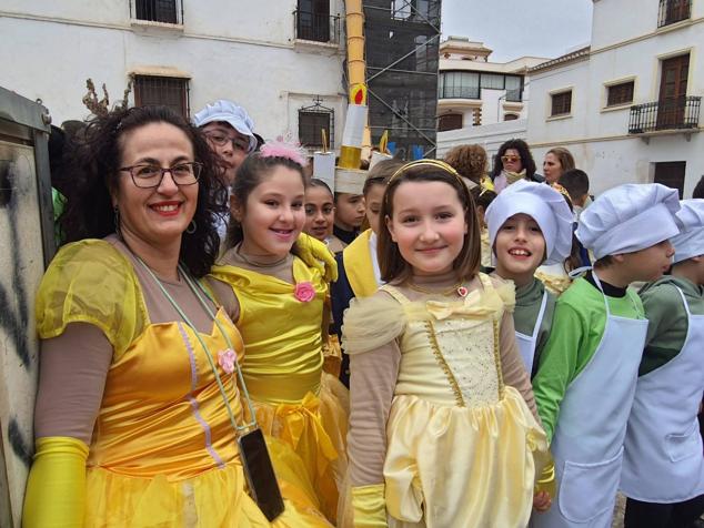 Fotos: Más de 2.000 niños toman las calles de Adra para disfrutar del Carnaval