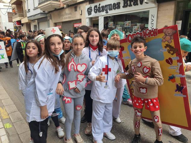 Fotos: Más de 2.000 niños toman las calles de Adra para disfrutar del Carnaval