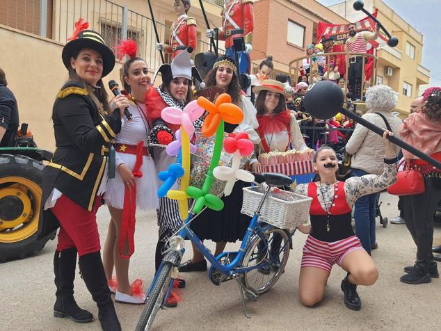 Fotos: Más de 2.000 niños toman las calles de Adra para disfrutar del Carnaval
