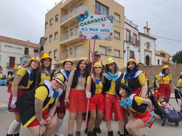 Fotos: Más de 2.000 niños toman las calles de Adra para disfrutar del Carnaval