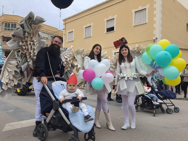 Fotos: Más de 2.000 niños toman las calles de Adra para disfrutar del Carnaval