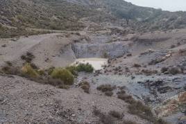 Dalías crea depósitos naturales para garantizar el agua a la fauna en la sierra
