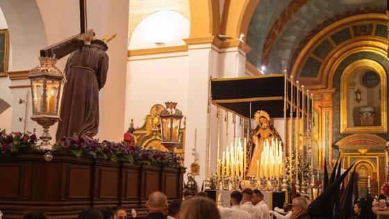 El viento impide la salida del Nazareno y la Virgen de los Dolores de Adra