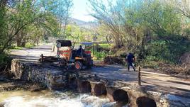 Fondón restablece el tráfico en la carretera que conduce al camping y a Benecid