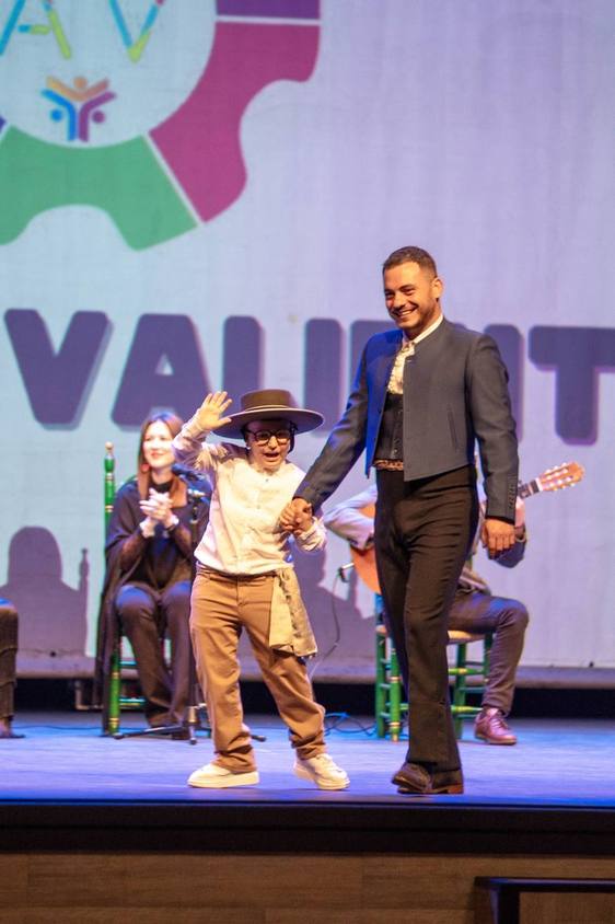 Adra se vuelca con Siempre Valientes