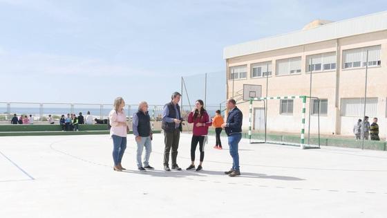 El Fuentesantilla renueva el pavimento de la pista deportiva
