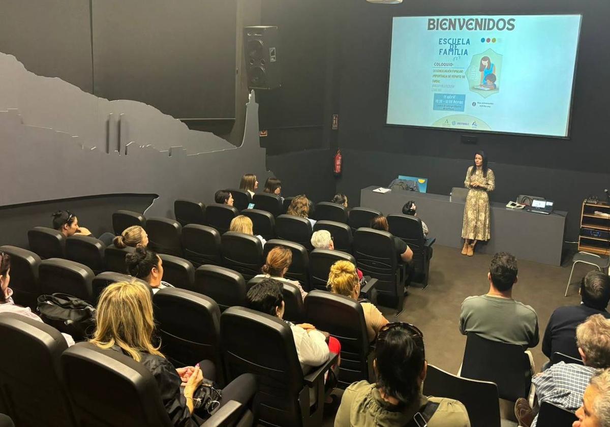 Escuela de Familia pone el foco en el reparto de tareas