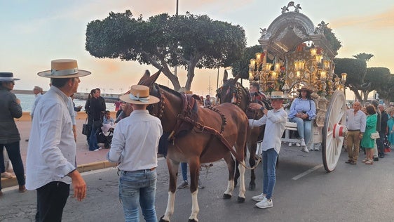 Desfile del Simpeacado por las calles de Adra.