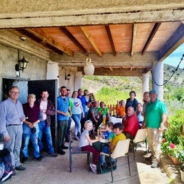 Dalías limpia su sierra para dar de beber a la fauna