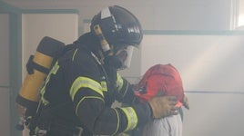 Bomberos del Poniente enseña a actuar en caso de incendio a los niños