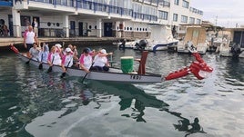 Entrenamiento de Drago Boat, en el Real Club Náutico de Adra.