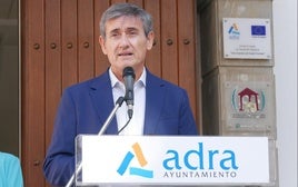 El Gobierno paraliza «de momento» la apertura del centro de acogida de Adra y Cortés advierte que «estará vigilante»