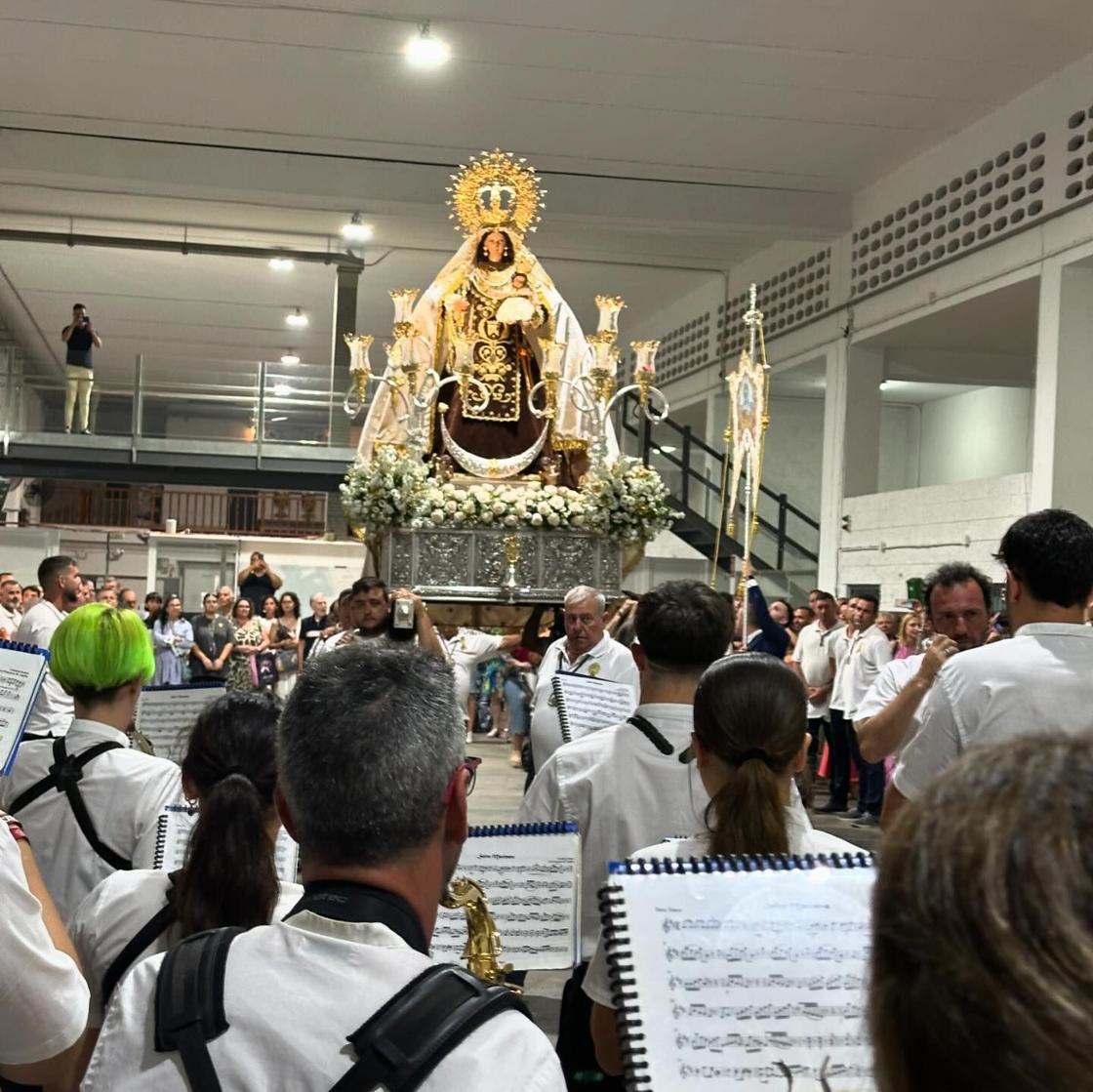 Adra venera a su Virgen del Carmen
