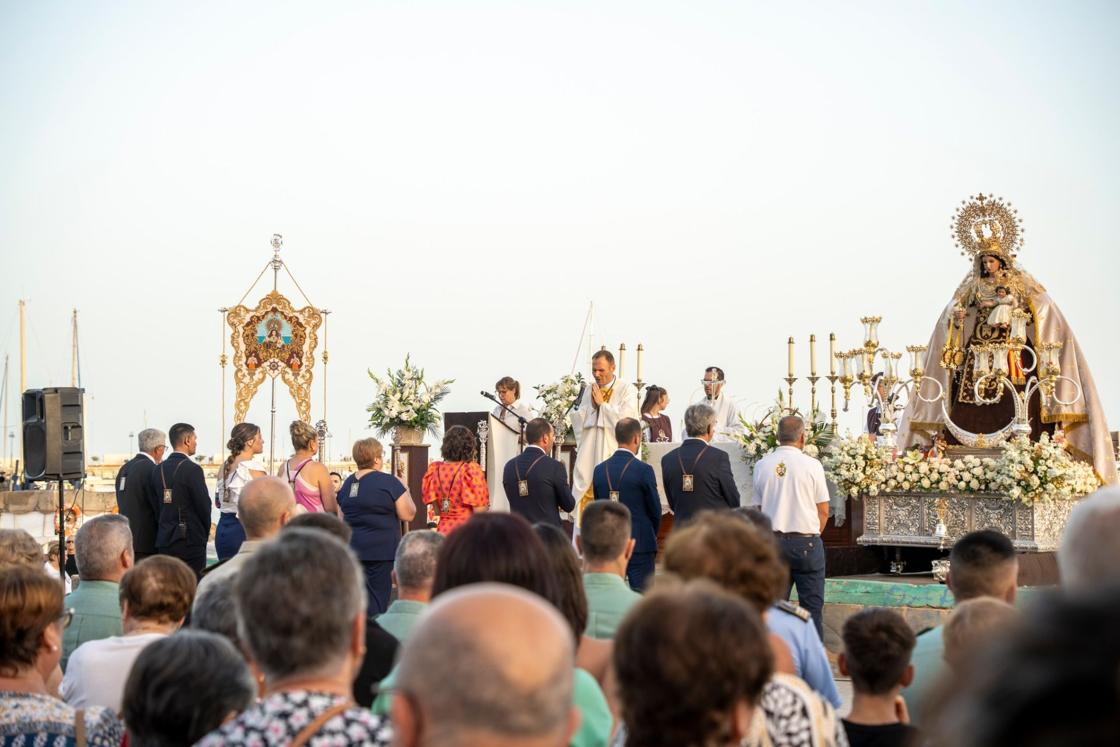 Adra venera a su Virgen del Carmen