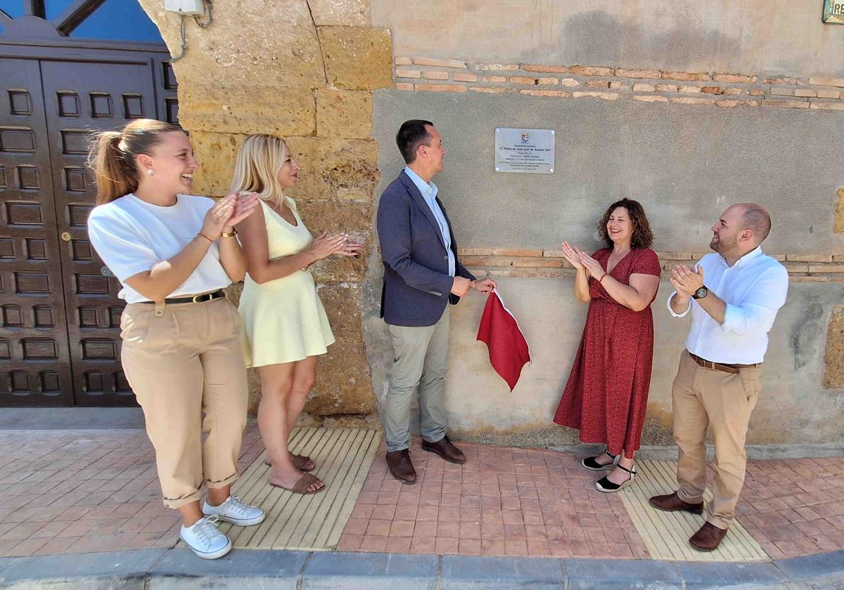 José María Martín inaugura los apartamentos 'El Pósito Don Juan de Austria XVI', rehabilitados con el PFEA