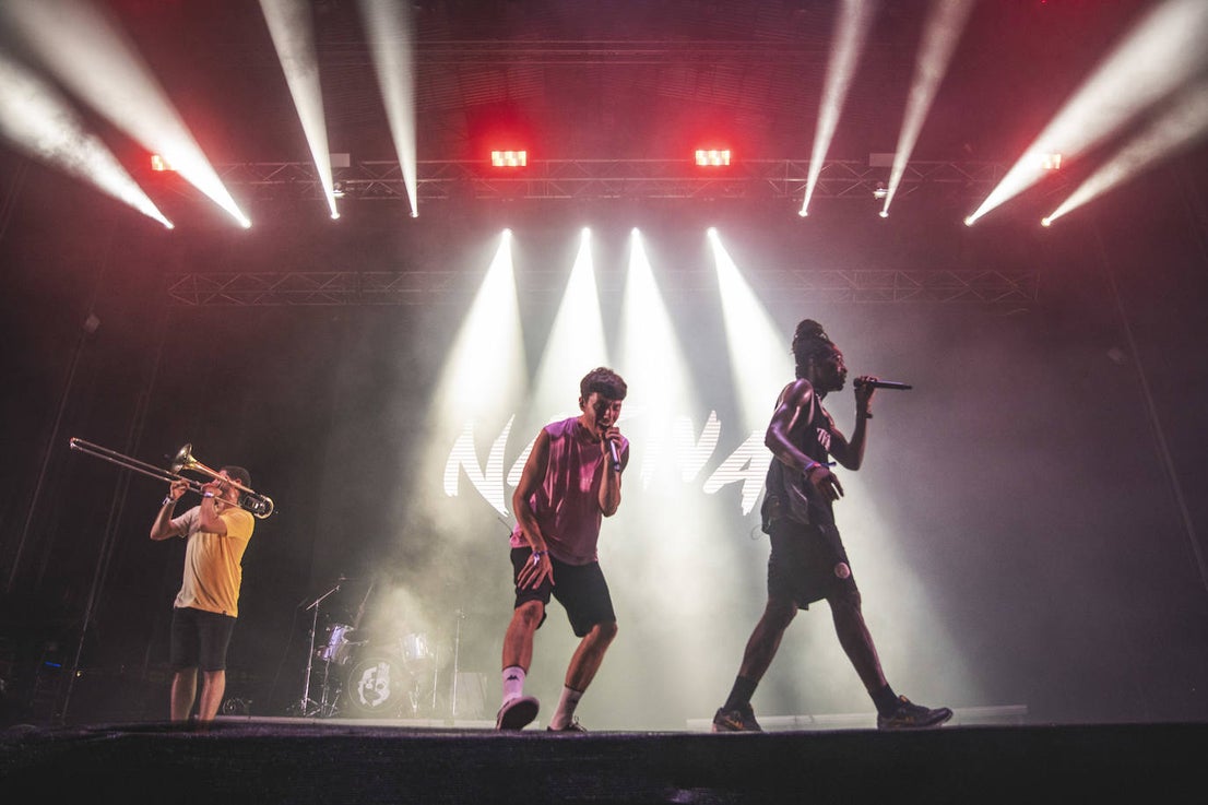 Continúa la fiesta del rock y la juerga en Adra