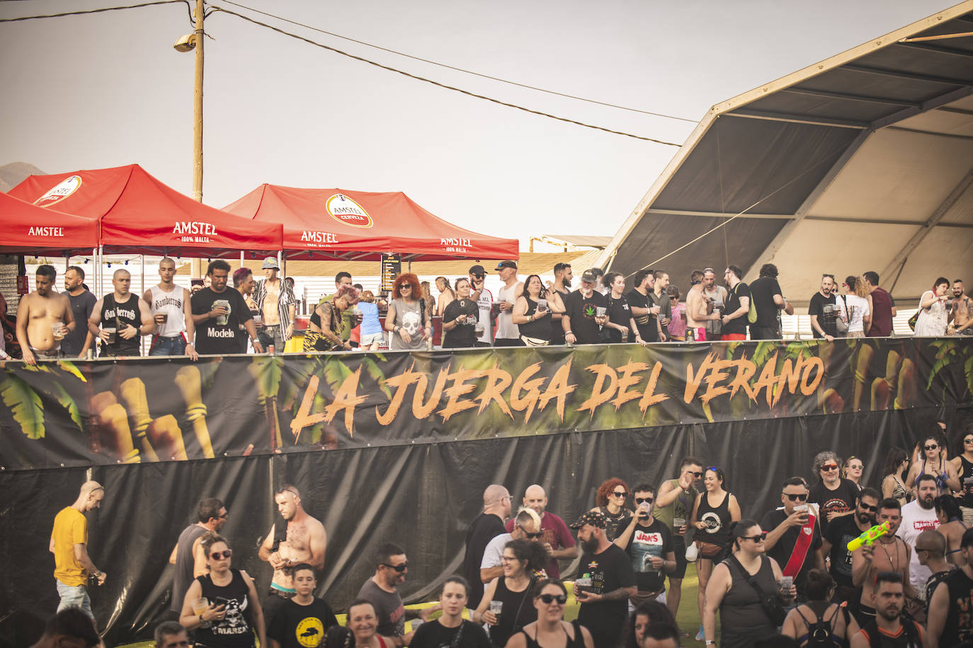Continúa la fiesta del rock y la juerga en Adra