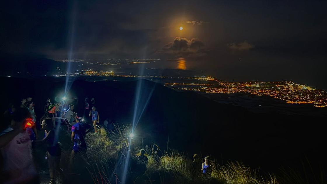La Superluna de Esturión, desde el 'balcón' de Adra