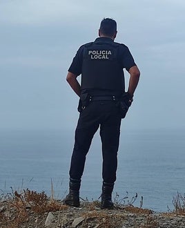 Un policía local de Adra salva la vida a un señor que se atragantó en un almuerzo