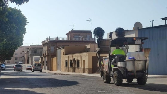 Adra incorpora una nueva brigada en horario de tarde al servicio de limpieza urbana