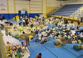 Tres tráilers viajan de Adra a Valencia cargados de solidaridad