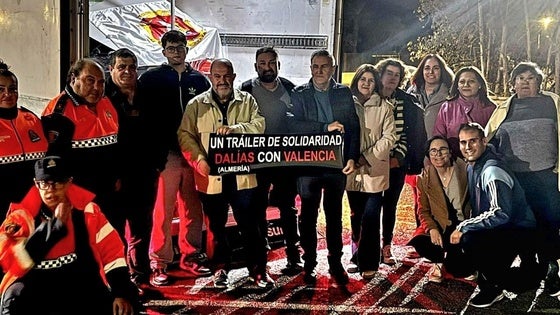 El 'Tráiler de la Solidaridad' viaja de Dalías a Benetússer para repartir la ayuda por la DANA