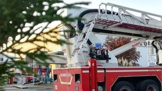 Desalojan a 30 personas por un incendio en una tienda de ropa de Adra